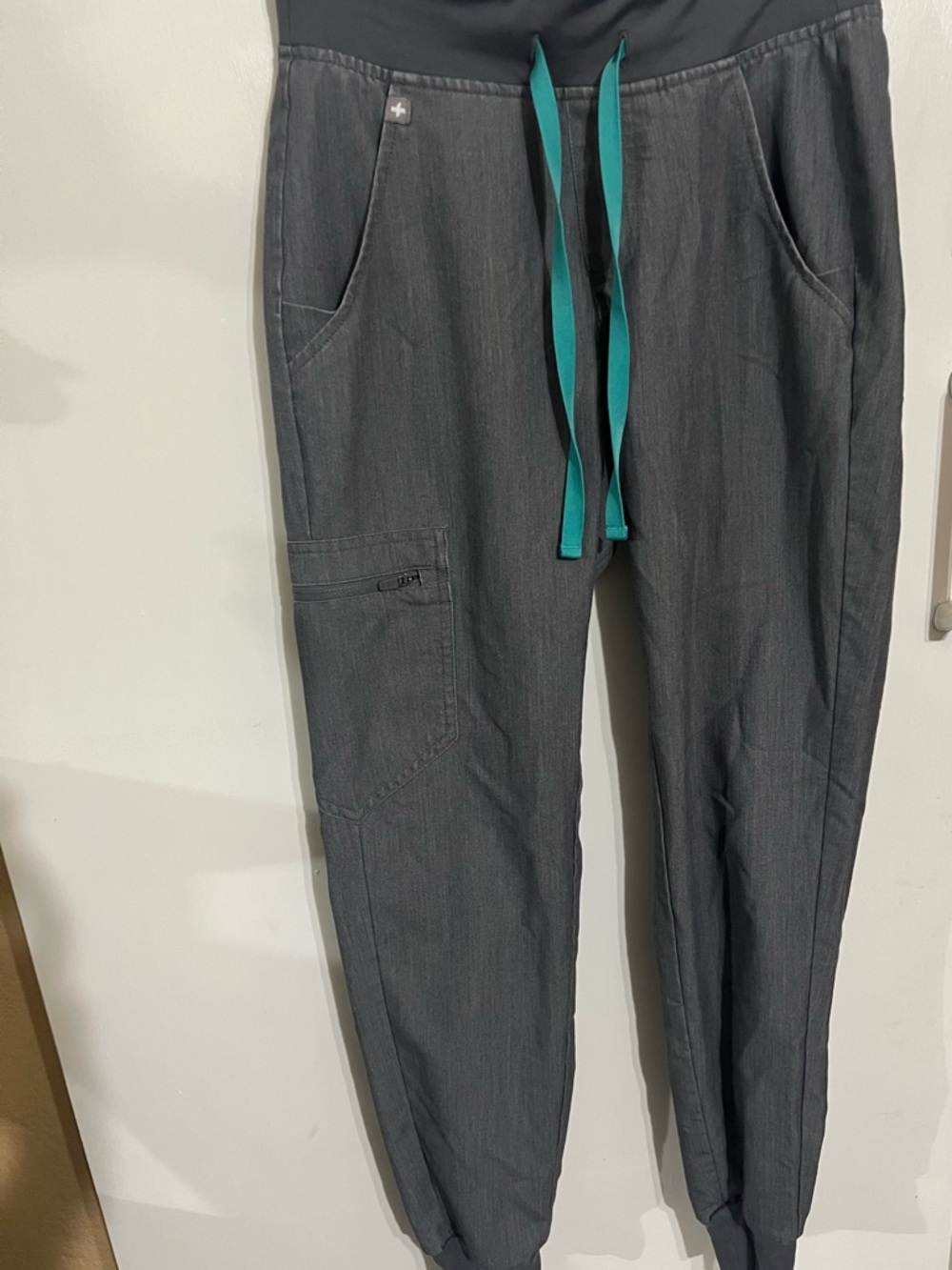 Figs Women Zamora Jogger Pants with Teal Drawstring xxs